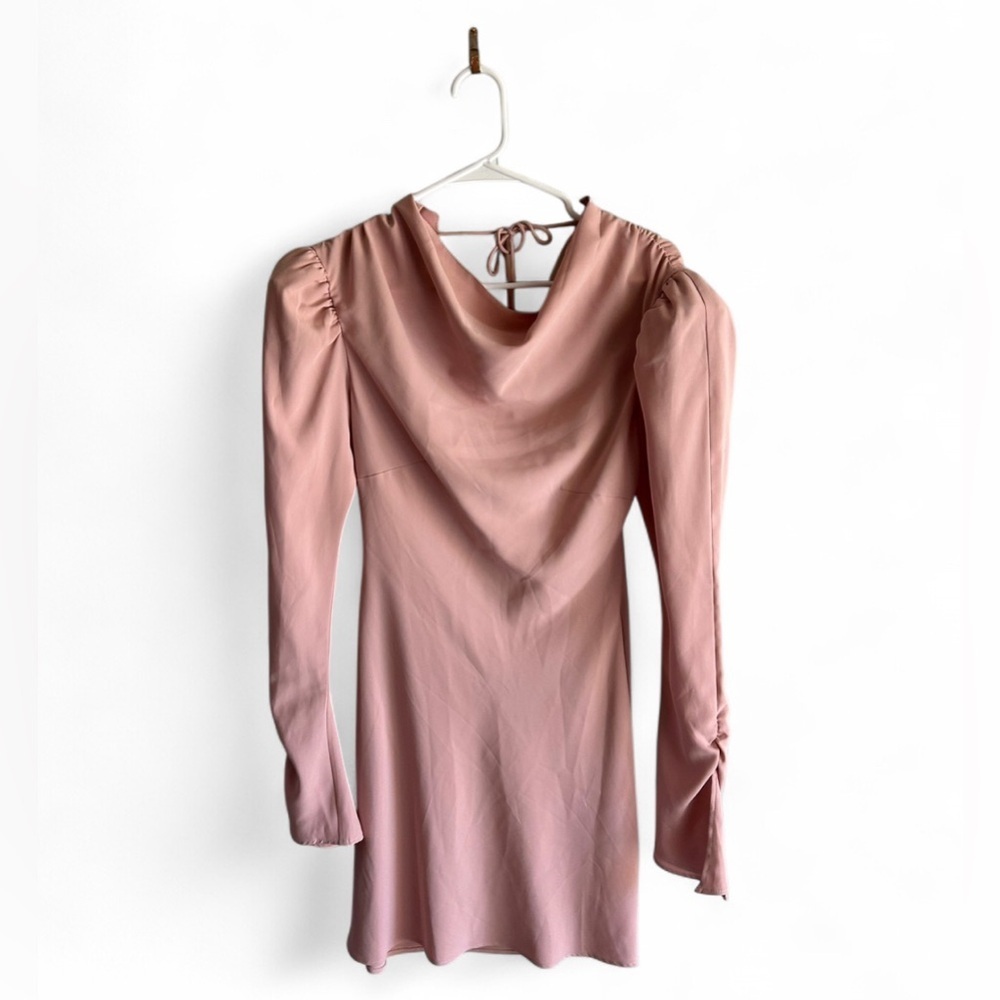 De La Vali Light Pink Backless Mini Dress with Long Sleeves